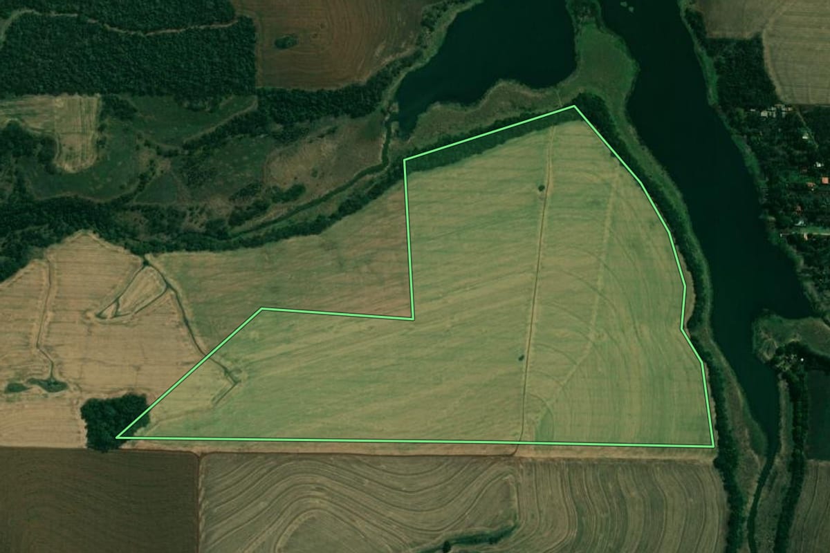 Imagem de satélite do imóvel rural em Alvorada do Sul (PR), com o contorno declarado no CAR desenhado por cima.