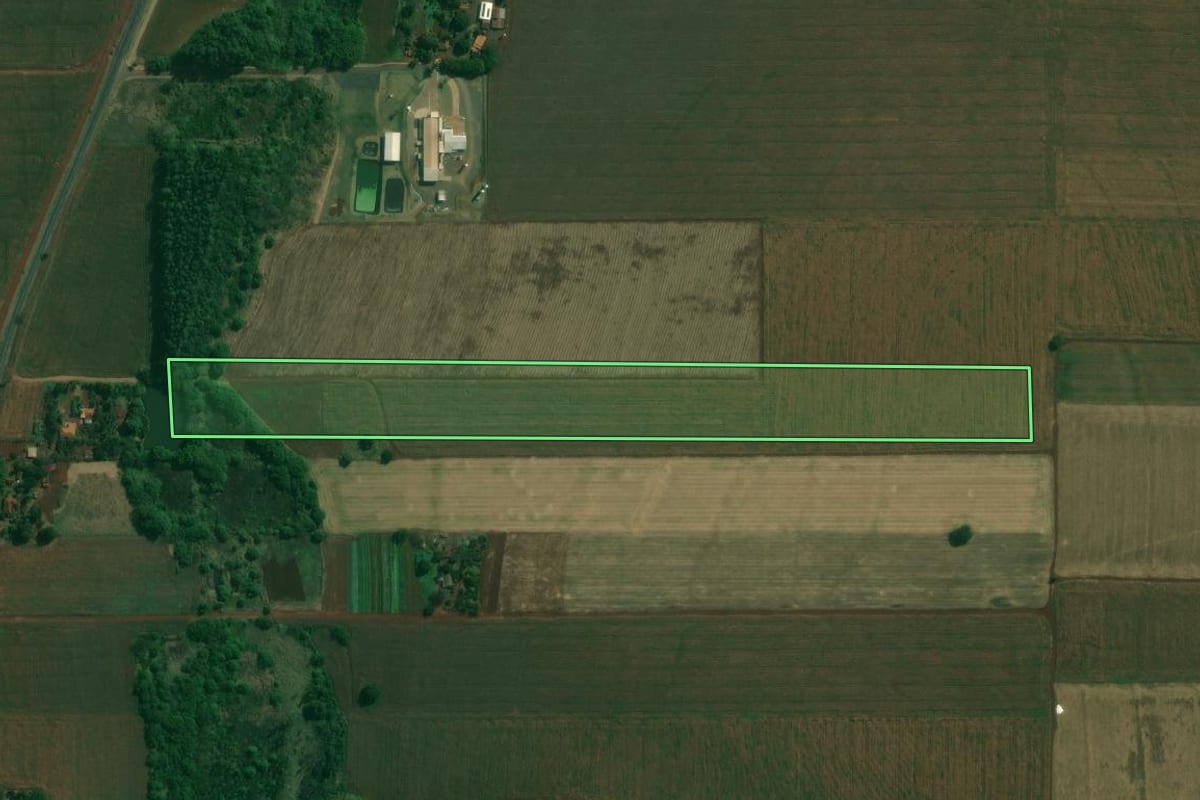 Imagem de satélite do imóvel rural em Alvorada do Sul (PR), com o contorno declarado no CAR desenhado por cima.