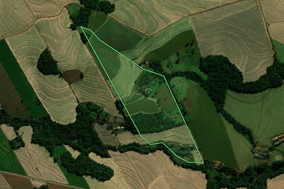 Imagem de satélite do imóvel rural em Anahy (PR), com o contorno declarado no CAR desenhado por cima.
