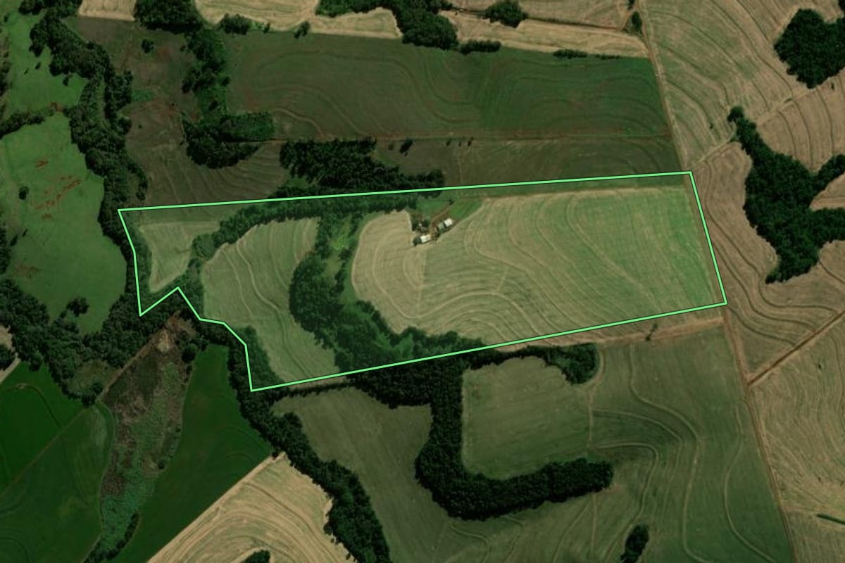 Imagem de satélite do imóvel rural em Anahy (PR), com o contorno declarado no CAR desenhado por cima.