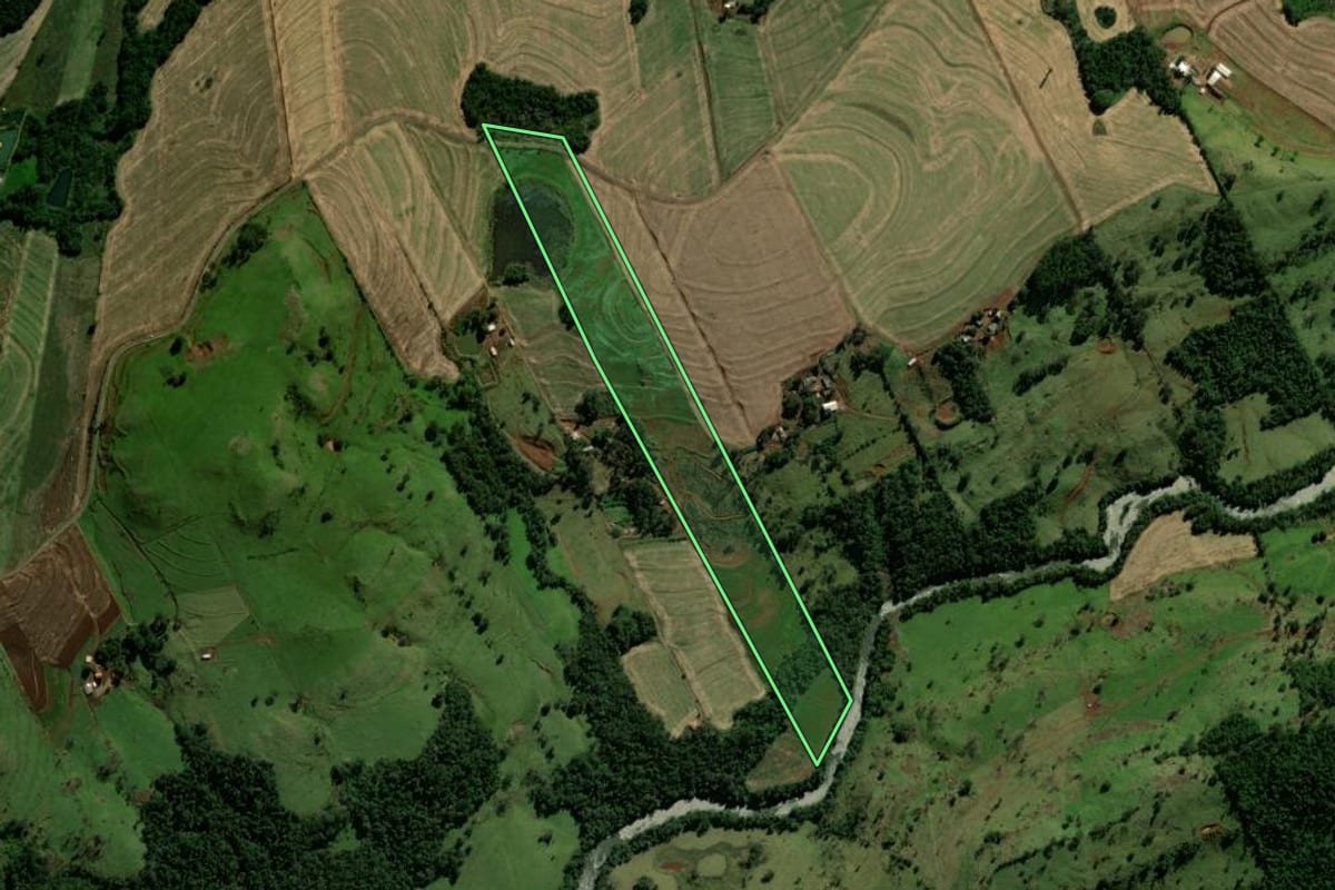 Imagem de satélite do imóvel rural em Anahy (PR), com o contorno declarado no CAR desenhado por cima.