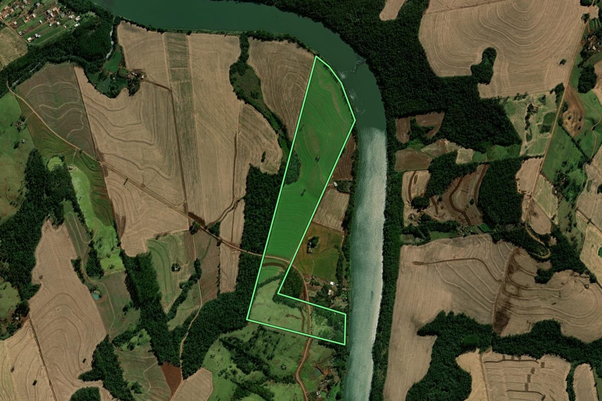 Imagem de satélite do imóvel rural em Anahy (PR), com o contorno declarado no CAR desenhado por cima.