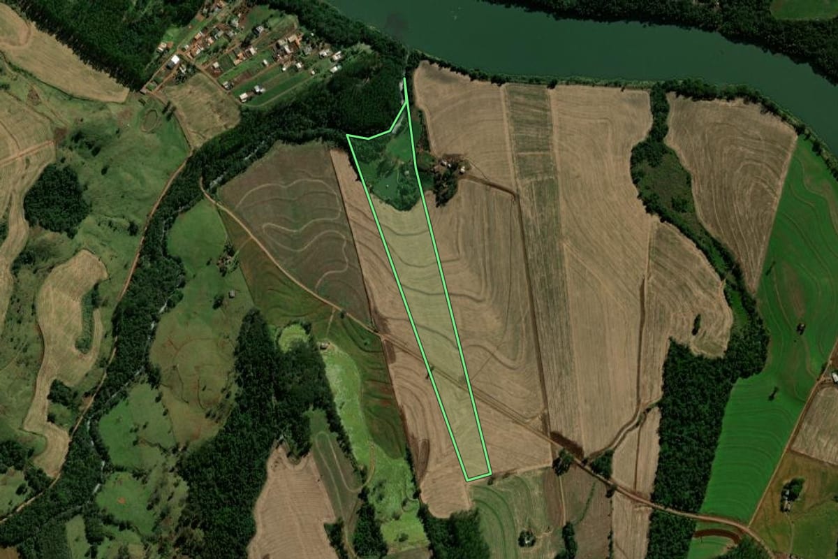 Imagem de satélite do imóvel rural em Anahy (PR), com o contorno declarado no CAR desenhado por cima.