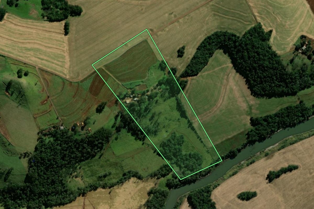 Imagem de satélite do imóvel rural em Anahy (PR), com o contorno declarado no CAR desenhado por cima.