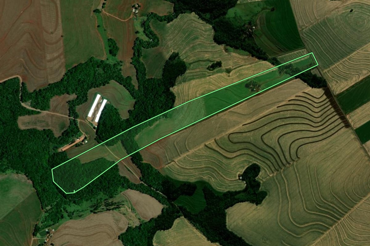 Imagem de satélite do imóvel rural em Anahy (PR), com o contorno declarado no CAR desenhado por cima.