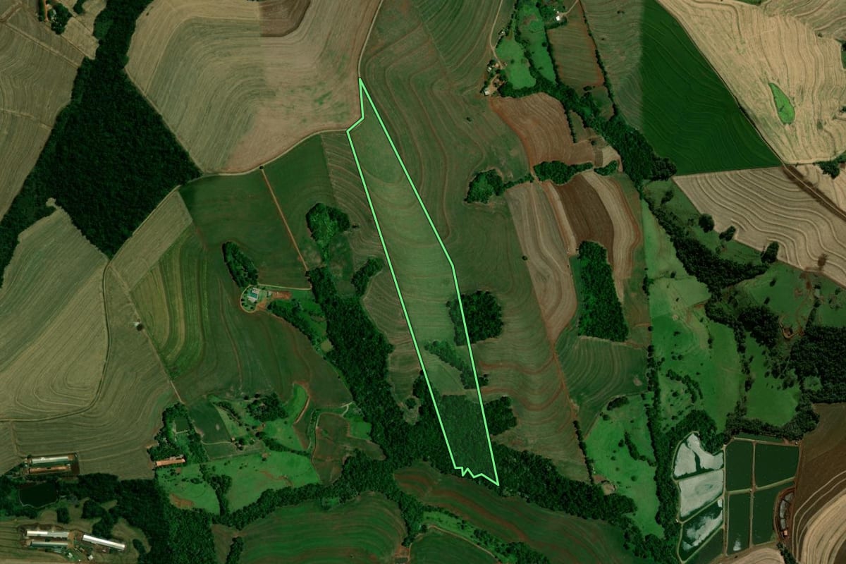 Imagem de satélite do imóvel rural em Anahy (PR), com o contorno declarado no CAR desenhado por cima.