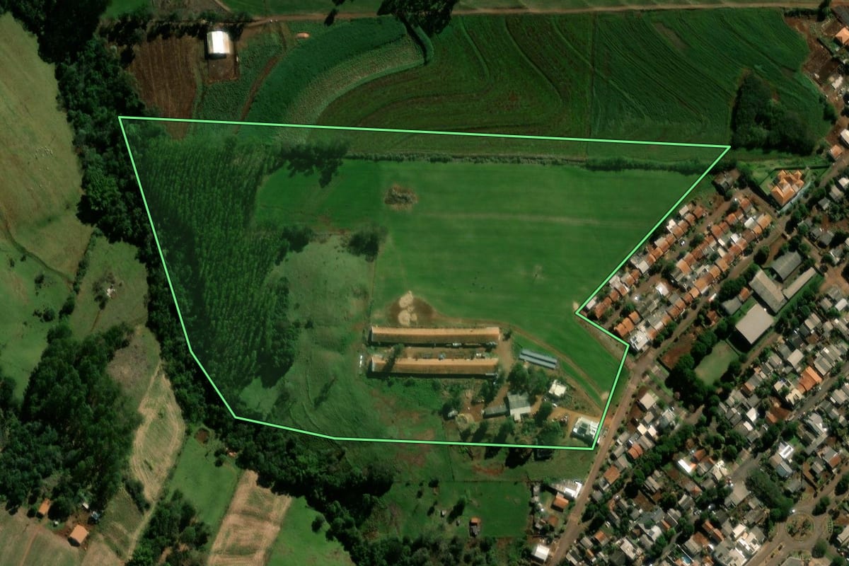 Imagem de satélite do imóvel rural em Anahy (PR), com o contorno declarado no CAR desenhado por cima.