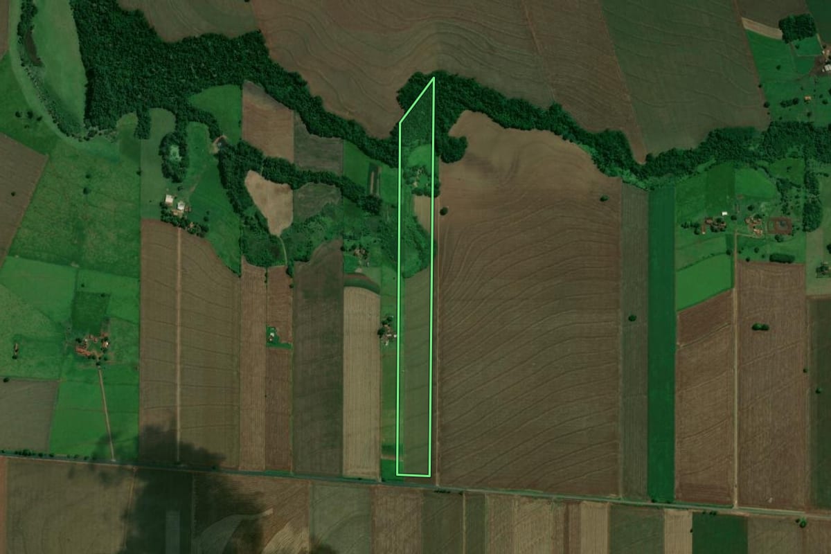 Imagem de satélite do imóvel rural em Ângulo (PR), com o contorno declarado no CAR desenhado por cima.