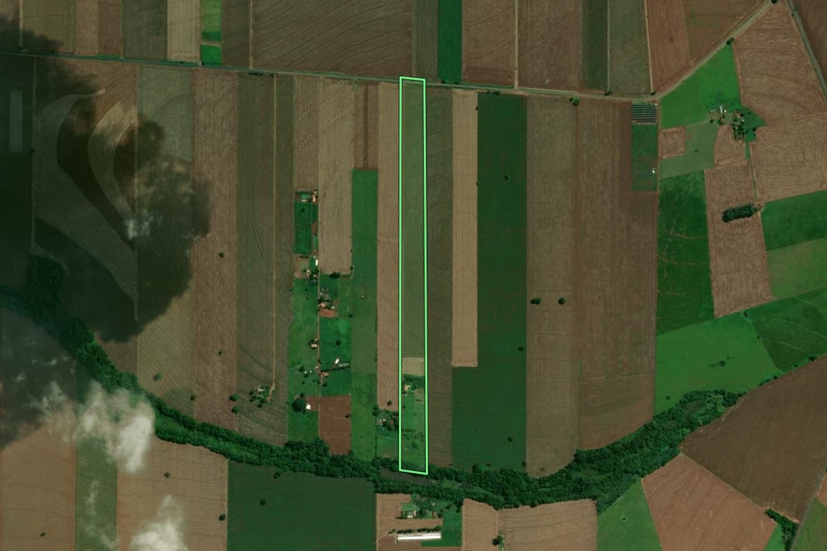 Imagem de satélite do imóvel rural em Ângulo (PR), com o contorno declarado no CAR desenhado por cima.