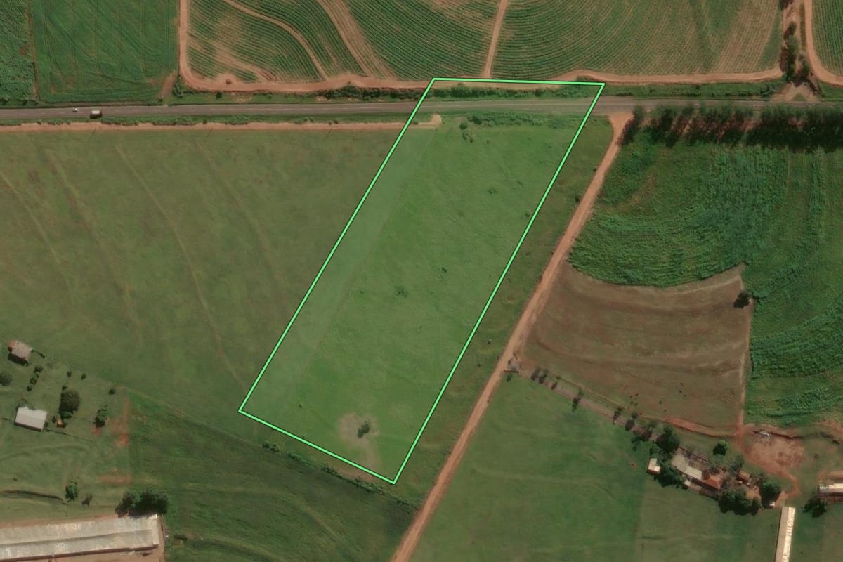 Imagem de satélite do imóvel rural em Ângulo (PR), com o contorno declarado no CAR desenhado por cima.