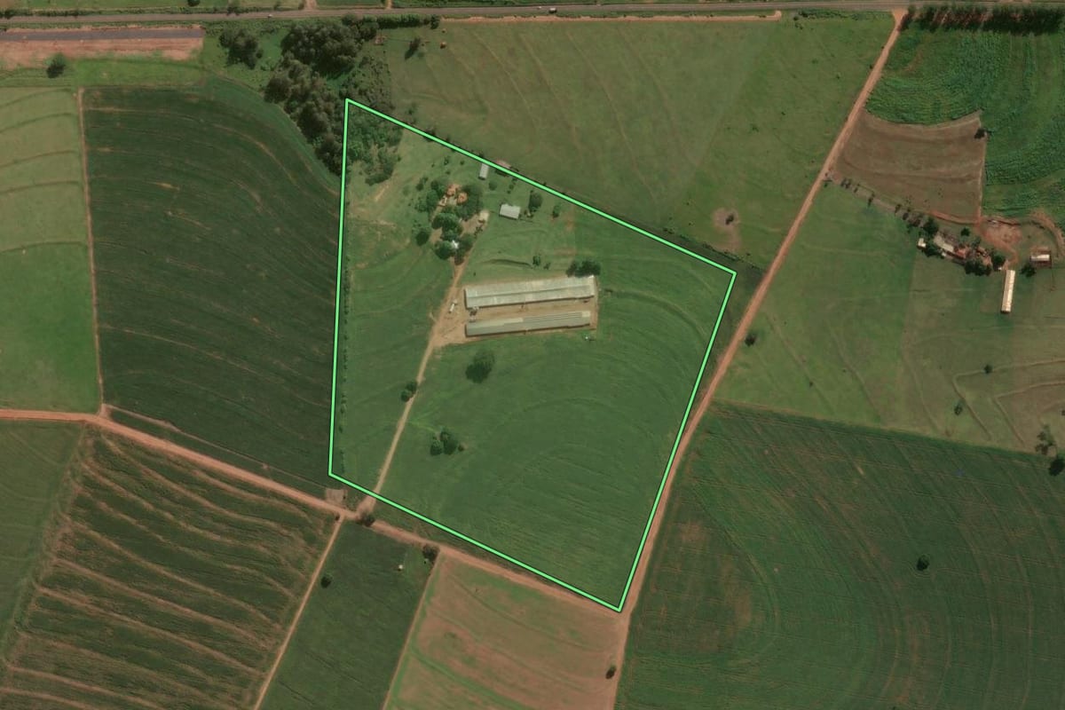 Imagem de satélite do imóvel rural em Ângulo (PR), com o contorno declarado no CAR desenhado por cima.