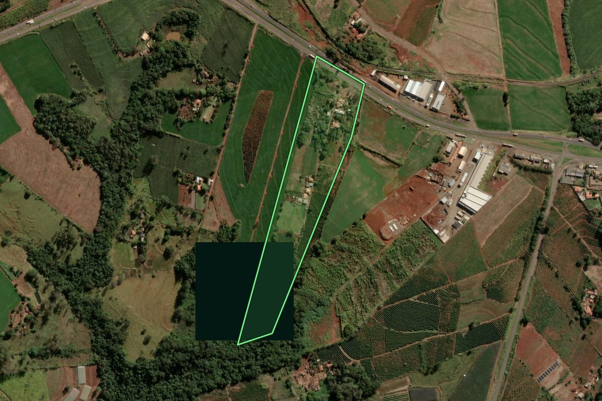 Imagem de satélite do imóvel rural em Apucarana (PR), com o contorno declarado no CAR desenhado por cima.