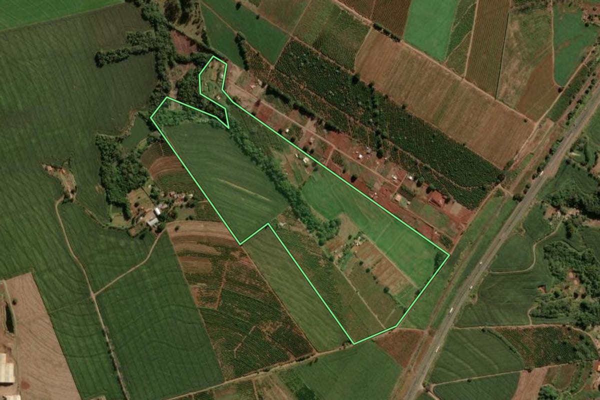 Imagem de satélite do imóvel rural em Apucarana (PR), com o contorno declarado no CAR desenhado por cima.