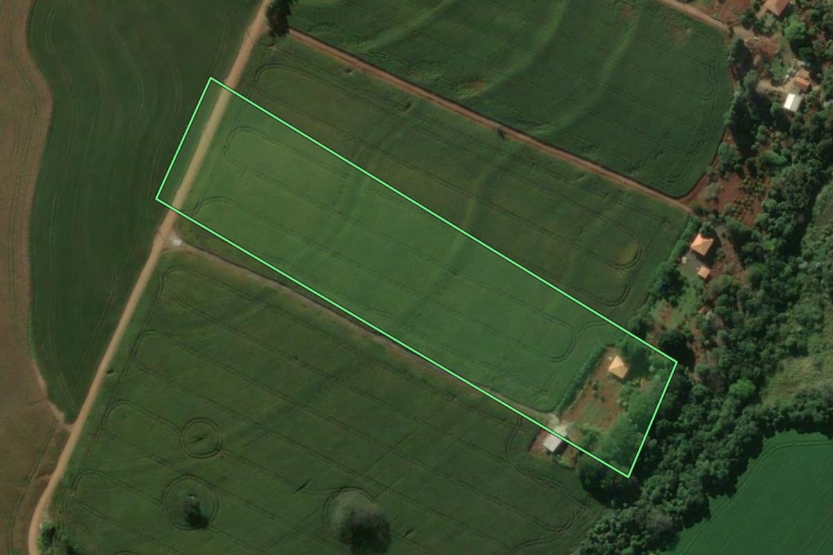 Imagem de satélite do imóvel rural em Arapongas (PR), com o contorno declarado no CAR desenhado por cima.