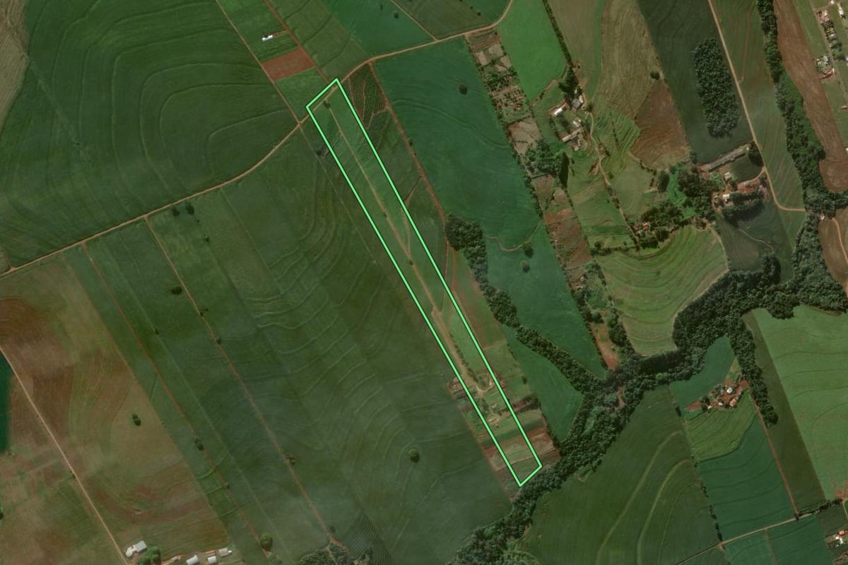 Imagem de satélite do imóvel rural em Arapongas (PR), com o contorno declarado no CAR desenhado por cima.