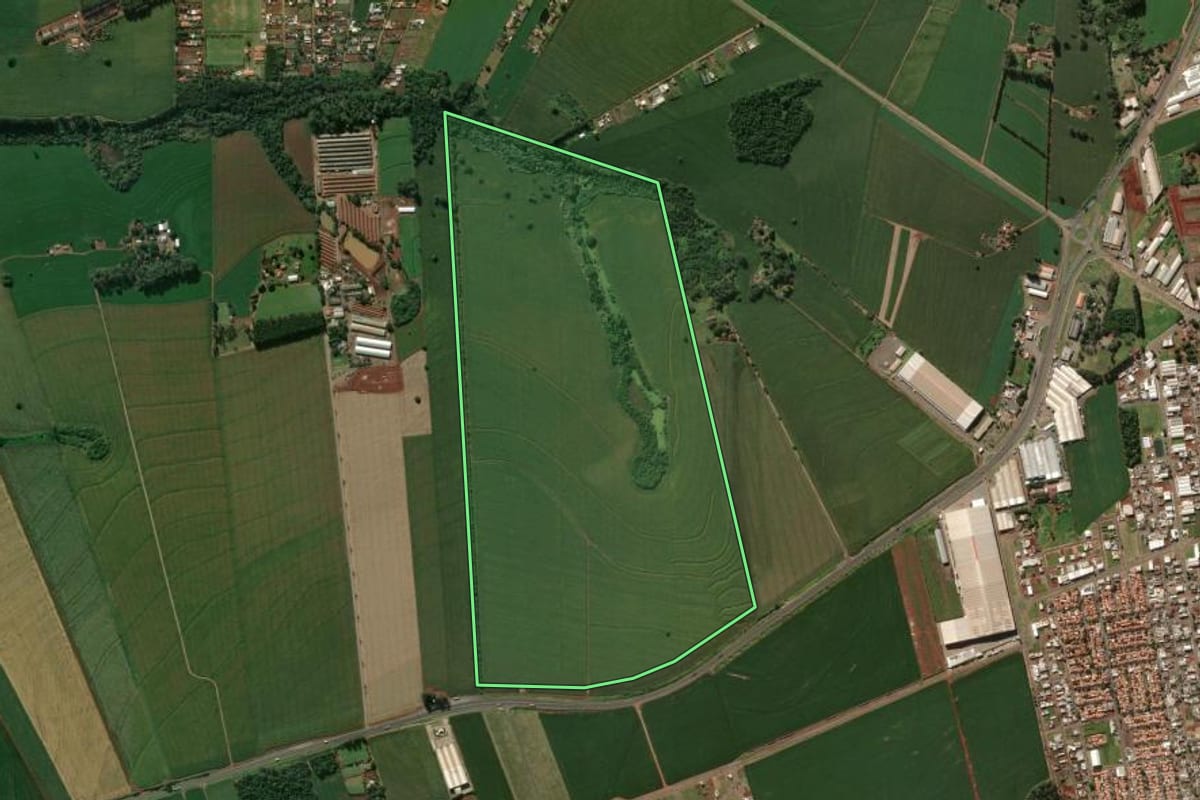 Imagem de satélite do imóvel rural em Arapongas (PR), com o contorno declarado no CAR desenhado por cima.