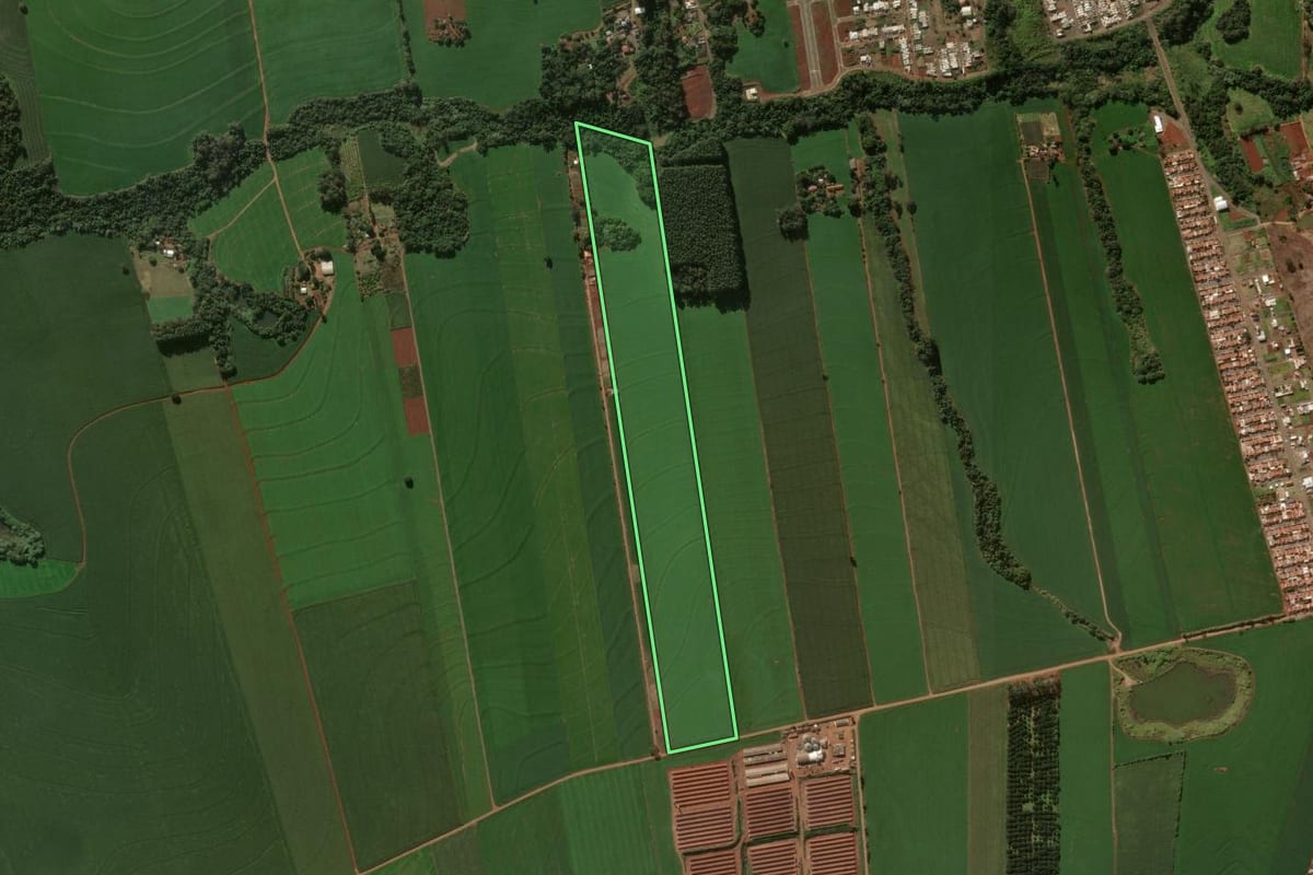 Imagem de satélite do imóvel rural em Arapongas (PR), com o contorno declarado no CAR desenhado por cima.