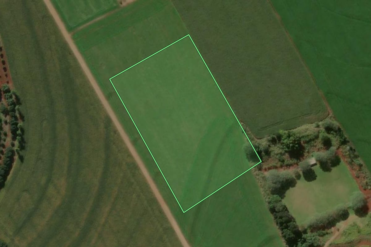 Imagem de satélite do imóvel rural em Arapongas (PR), com o contorno declarado no CAR desenhado por cima.