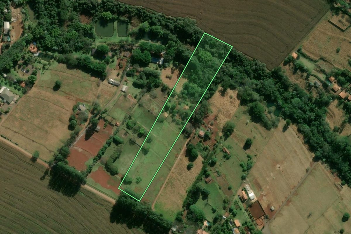 Imagem de satélite do imóvel rural em Arapongas (PR), com o contorno declarado no CAR desenhado por cima.