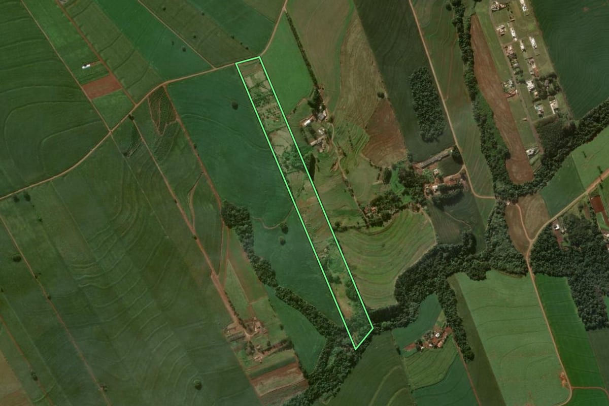 Imagem de satélite do imóvel rural em Arapongas (PR), com o contorno declarado no CAR desenhado por cima.