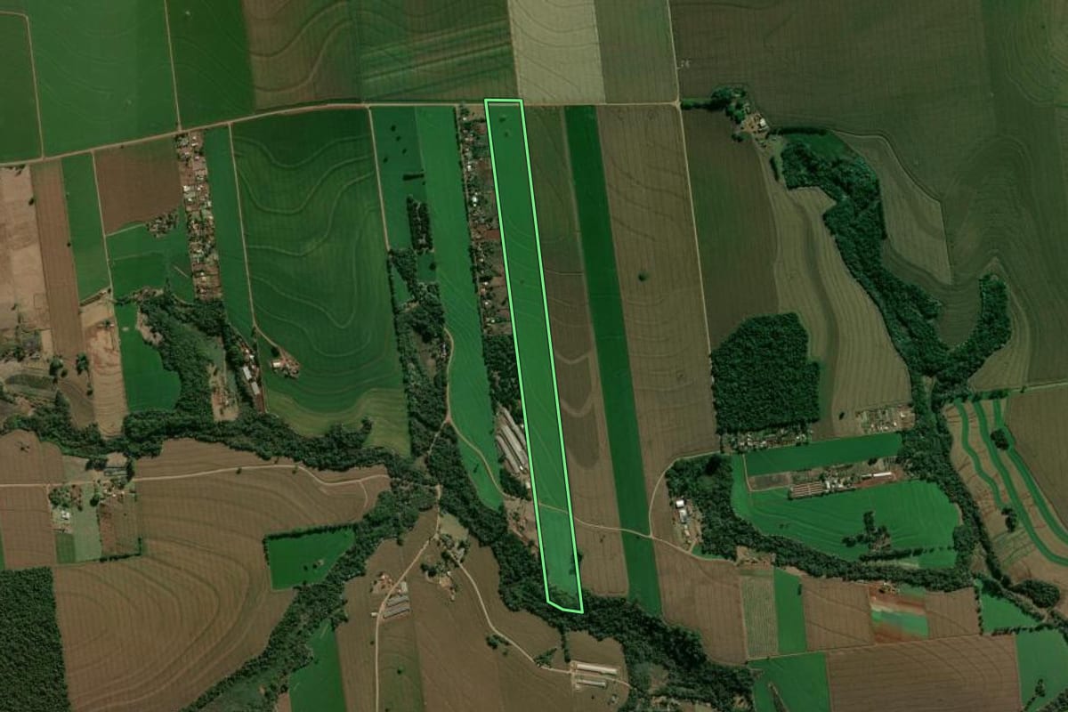 Imagem de satélite do imóvel rural em Arapongas (PR), com o contorno declarado no CAR desenhado por cima.