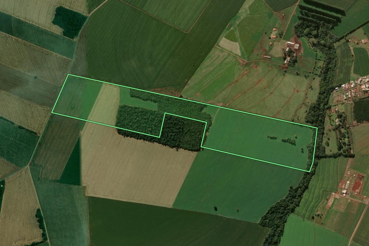 Imagem de satélite do imóvel rural em Arapongas (PR), com o contorno declarado no CAR desenhado por cima.