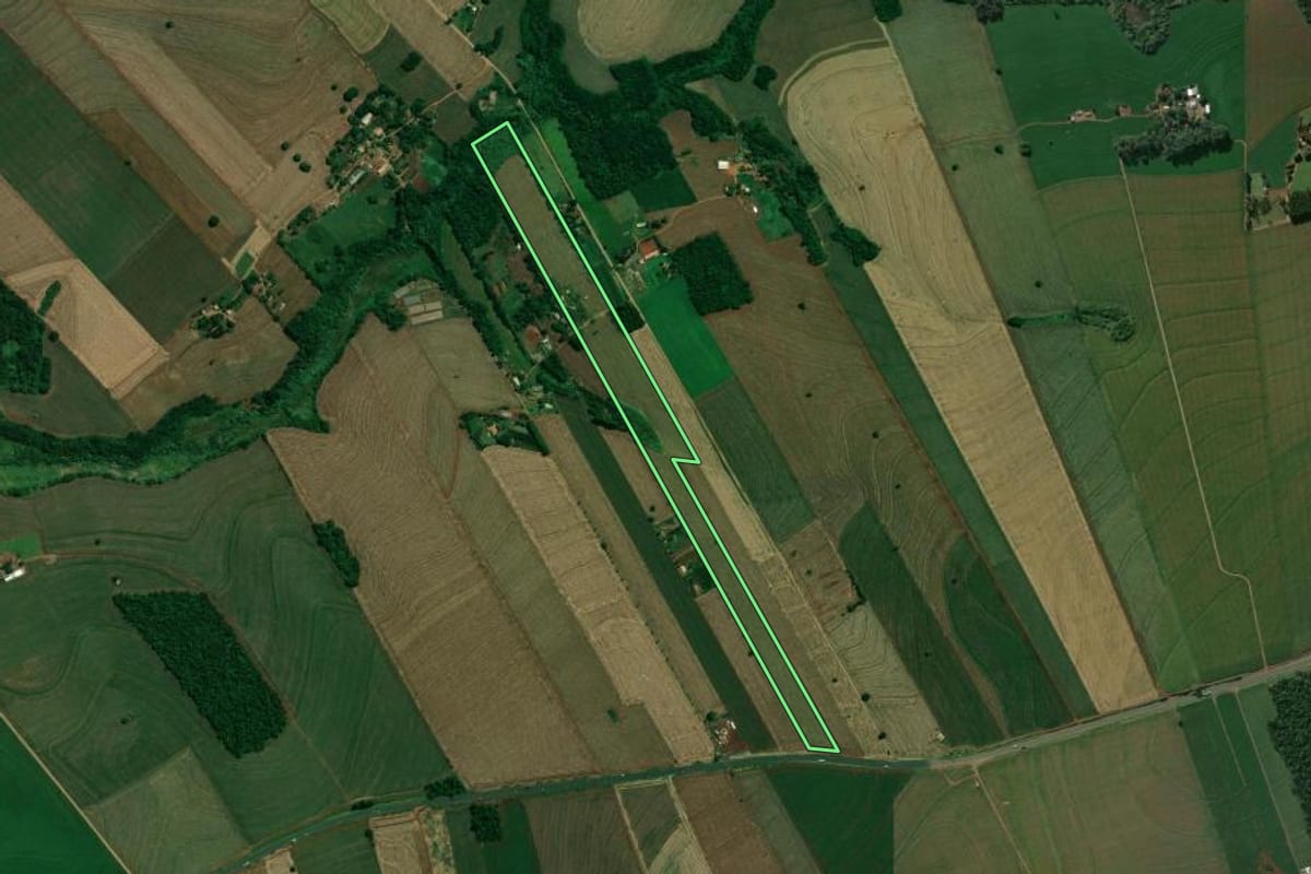 Imagem de satélite do imóvel rural em Arapongas (PR), com o contorno declarado no CAR desenhado por cima.