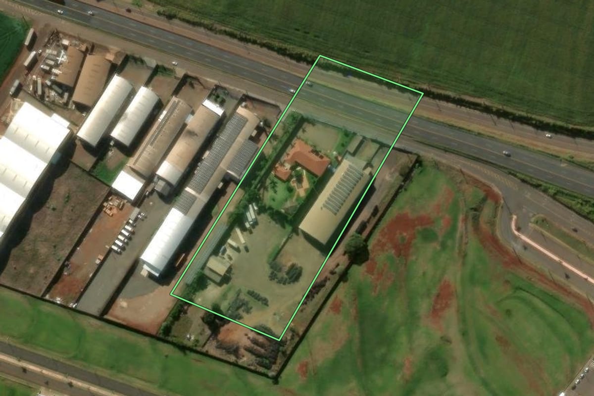 Imagem de satélite do imóvel rural em Arapongas (PR), com o contorno declarado no CAR desenhado por cima.