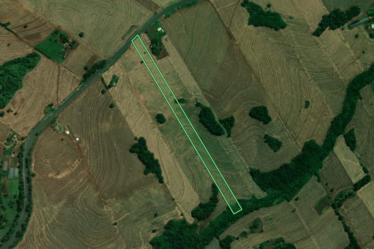 Imagem de satélite do imóvel rural em Arapongas (PR), com o contorno declarado no CAR desenhado por cima.