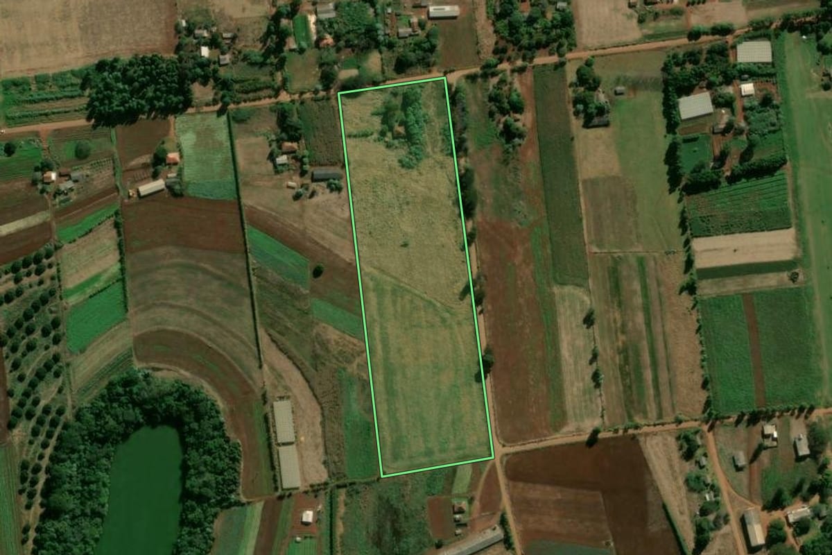 Imagem de satélite do imóvel rural em Arapongas (PR), com o contorno declarado no CAR desenhado por cima.