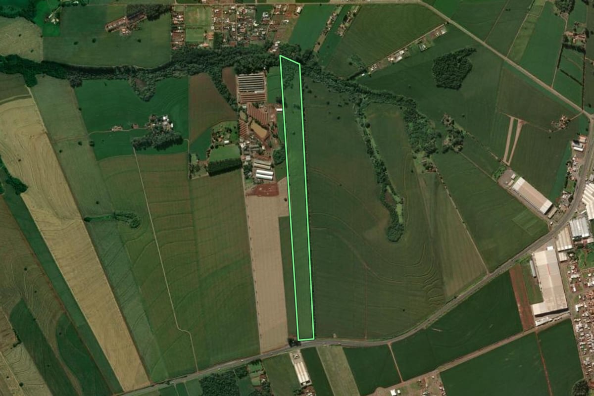 Imagem de satélite do imóvel rural em Arapongas (PR), com o contorno declarado no CAR desenhado por cima.