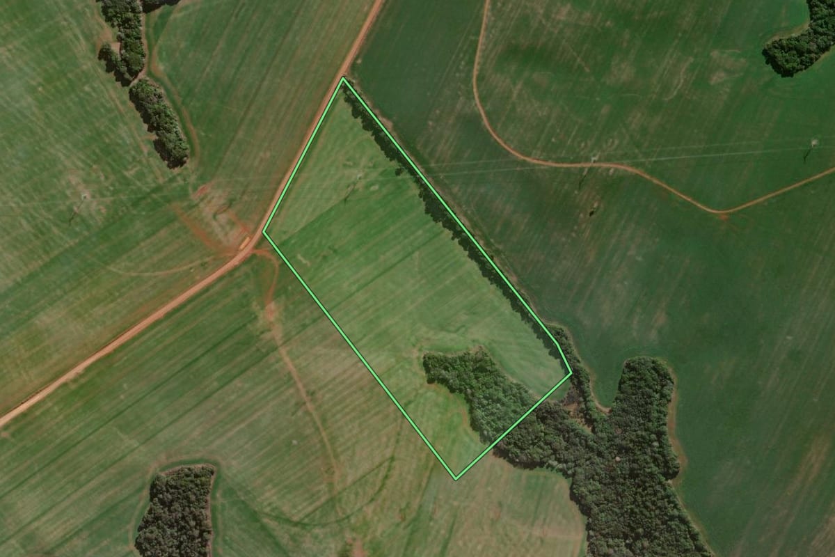 Imagem de satélite do imóvel rural em Arapoti (PR), com o contorno declarado no CAR desenhado por cima.