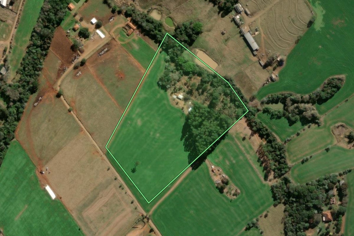 Imagem de satélite do imóvel rural em Arapoti (PR), com o contorno declarado no CAR desenhado por cima.