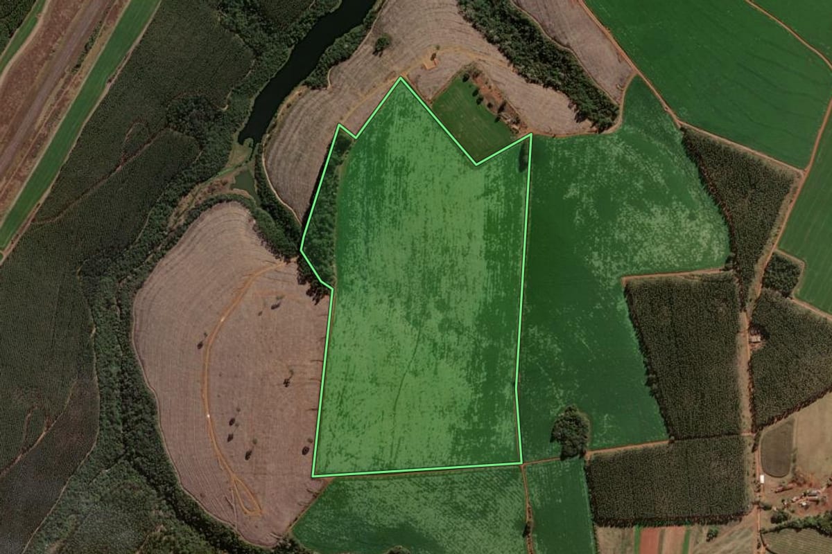 Imagem de satélite do imóvel rural em Arapoti (PR), com o contorno declarado no CAR desenhado por cima.