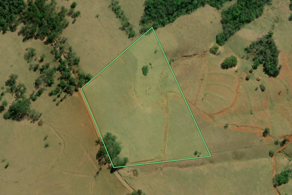 Imagem de satélite do imóvel rural em Arapoti (PR), com o contorno declarado no CAR desenhado por cima.