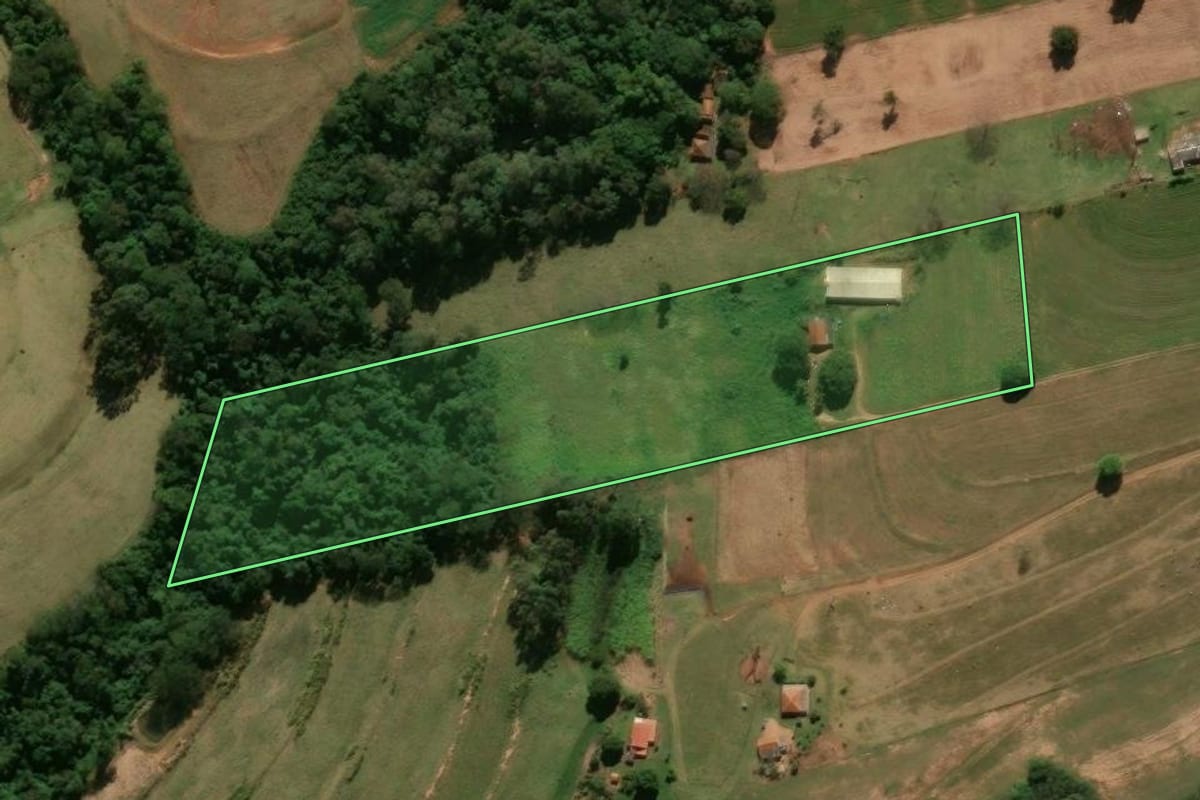Imagem de satélite do imóvel rural em Araruna (PR), com o contorno declarado no CAR desenhado por cima.