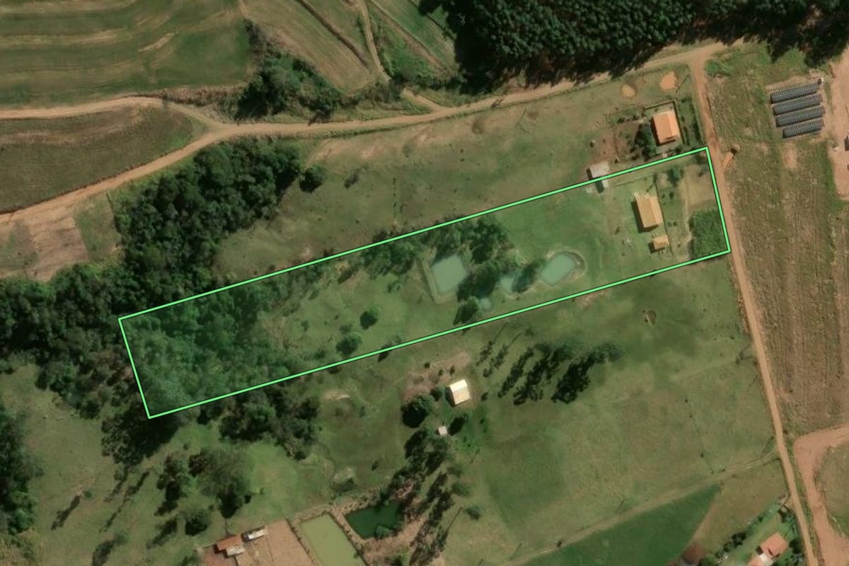 Imagem de satélite do imóvel rural em Araruna (PR), com o contorno declarado no CAR desenhado por cima.