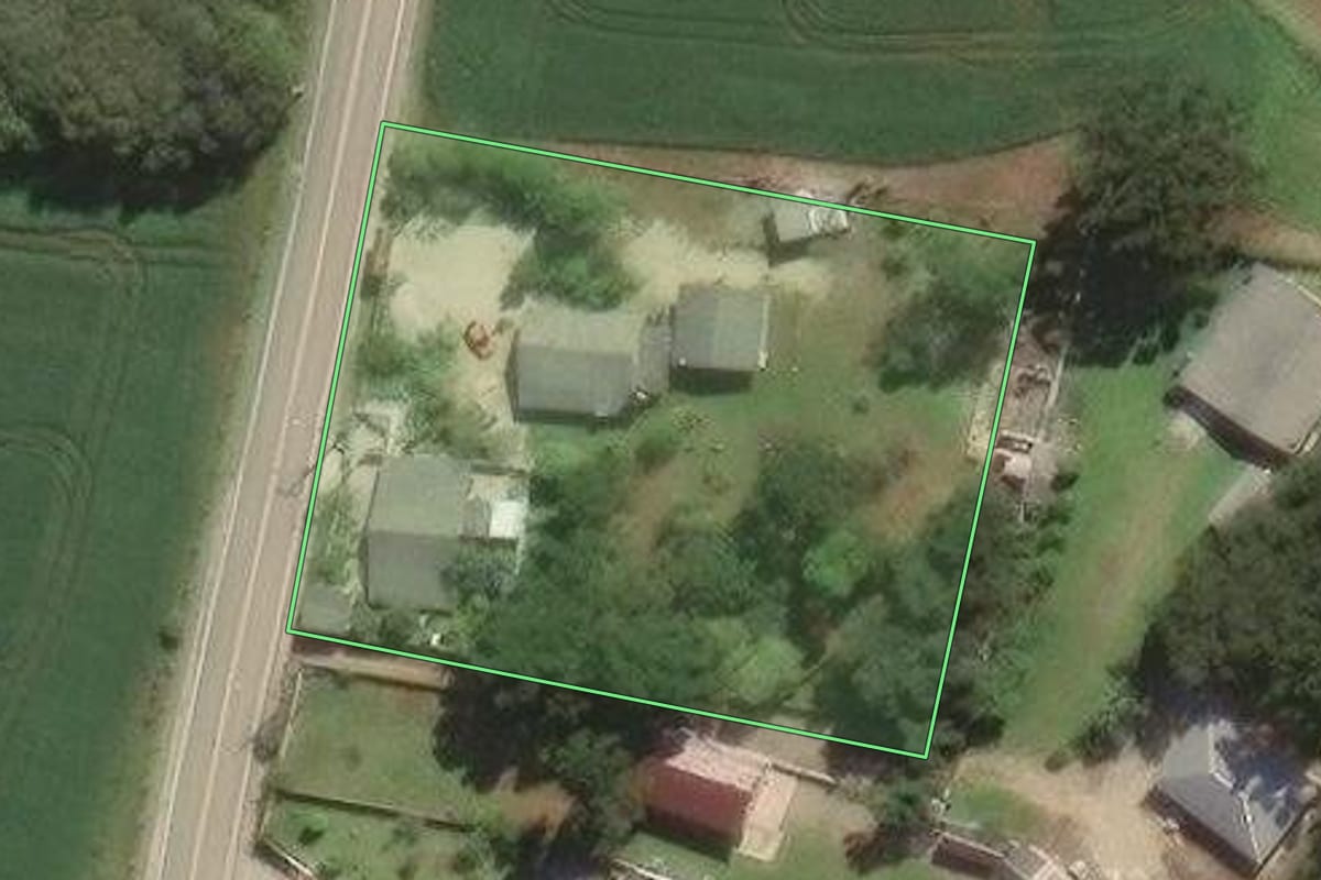 Imagem de satélite do imóvel rural em Araucária (PR), com o contorno declarado no CAR desenhado por cima.