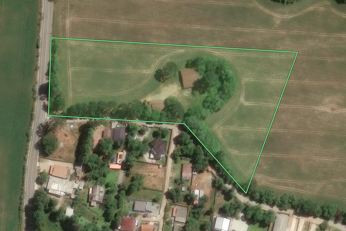 Imagem de satélite do imóvel rural em Araucária (PR), com o contorno declarado no CAR desenhado por cima.