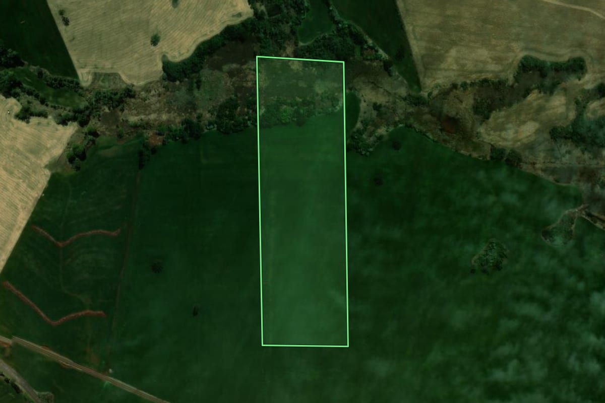 Imagem de satélite do imóvel rural em Ariranha do Ivaí (PR), com o contorno declarado no CAR desenhado por cima.