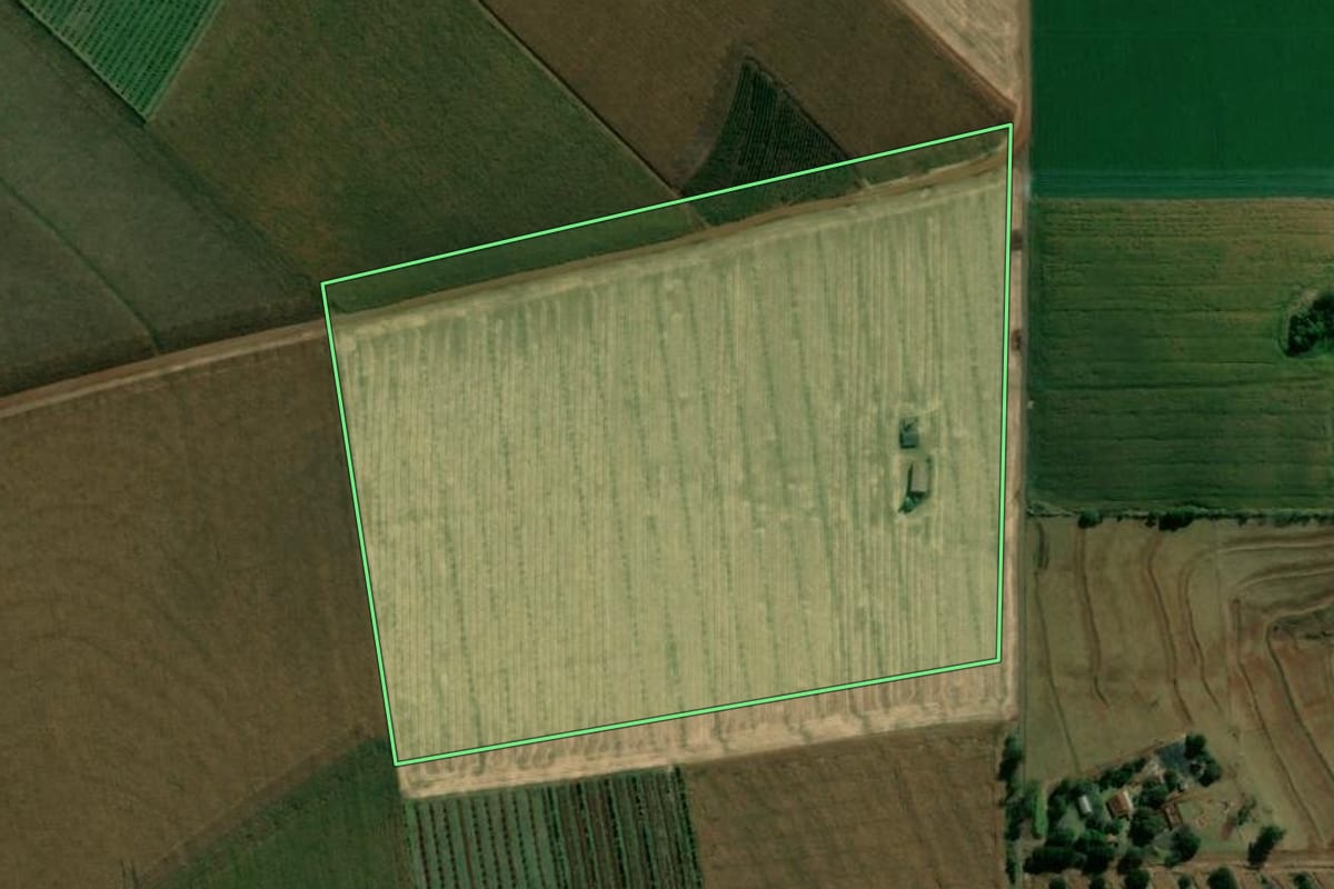 Imagem de satélite do imóvel rural em Assaí (PR), com o contorno declarado no CAR desenhado por cima.