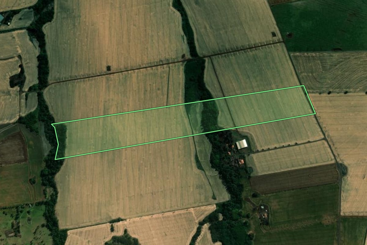 Imagem de satélite do imóvel rural em Assaí (PR), com o contorno declarado no CAR desenhado por cima.