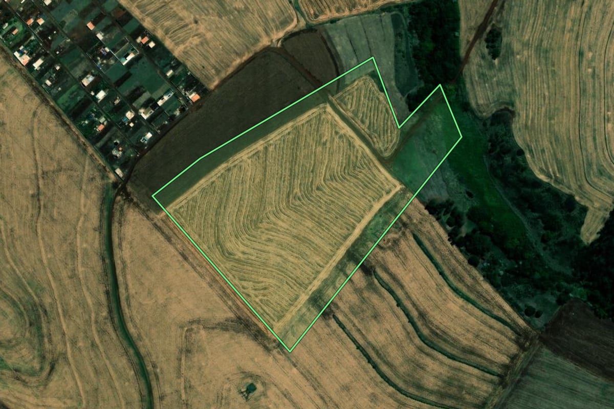 Imagem de satélite do imóvel rural em Assaí (PR), com o contorno declarado no CAR desenhado por cima.