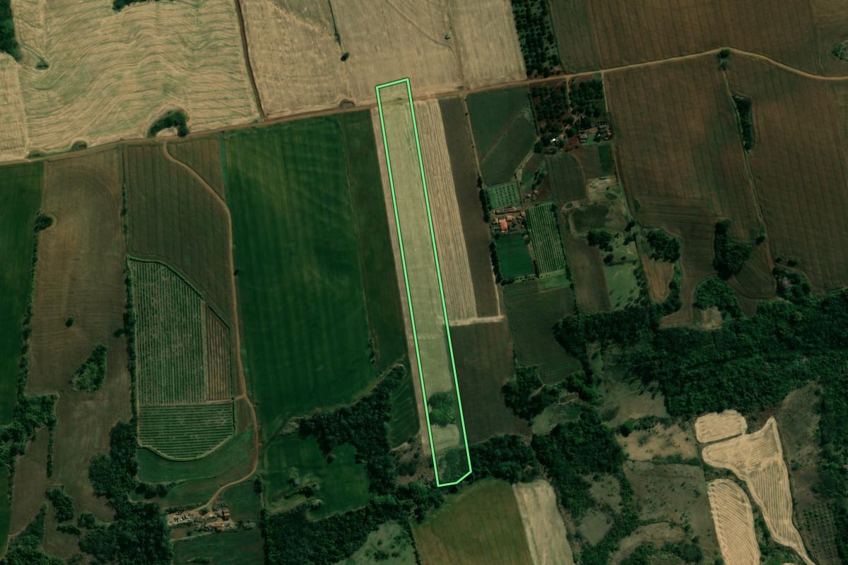 Imagem de satélite do imóvel rural em Assaí (PR), com o contorno declarado no CAR desenhado por cima.