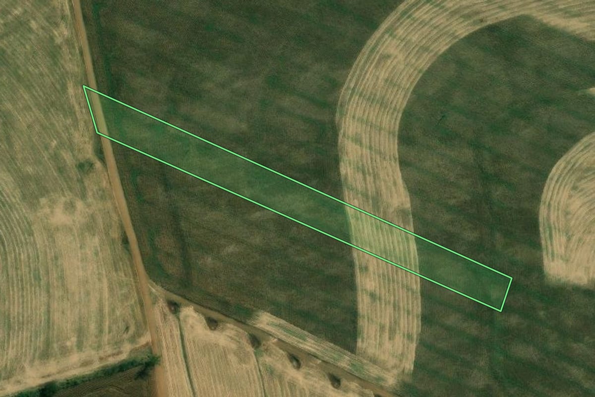 Imagem de satélite do imóvel rural em Assaí (PR), com o contorno declarado no CAR desenhado por cima.
