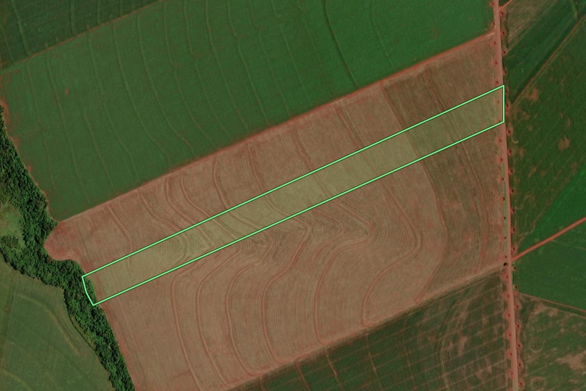 Imagem de satélite do imóvel rural em Assis Chateaubriand (PR), com o contorno declarado no CAR desenhado por cima.