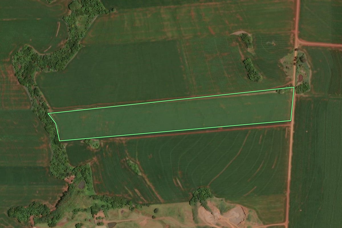 Imagem de satélite do imóvel rural em Assis Chateaubriand (PR), com o contorno declarado no CAR desenhado por cima.