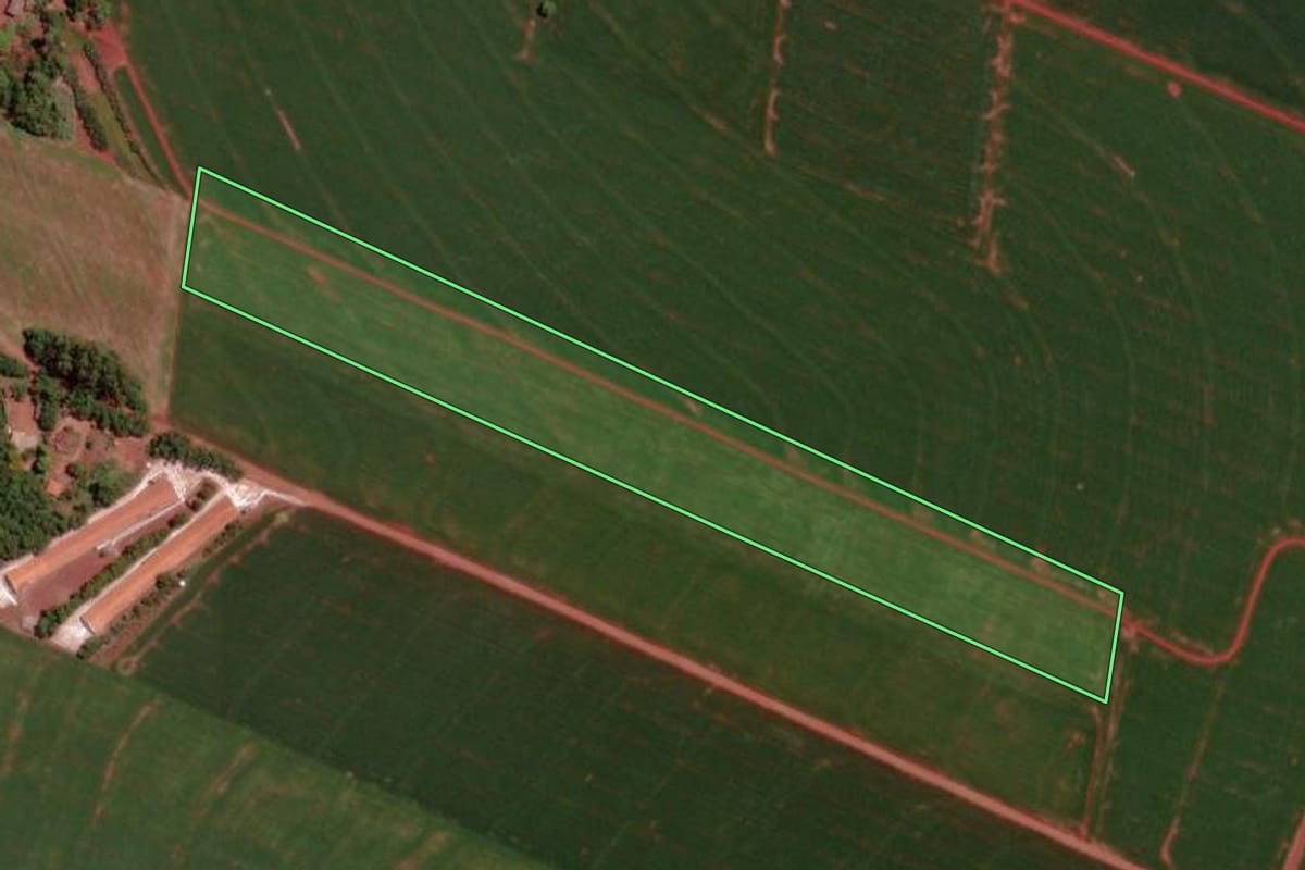 Imagem de satélite do imóvel rural em Assis Chateaubriand (PR), com o contorno declarado no CAR desenhado por cima.