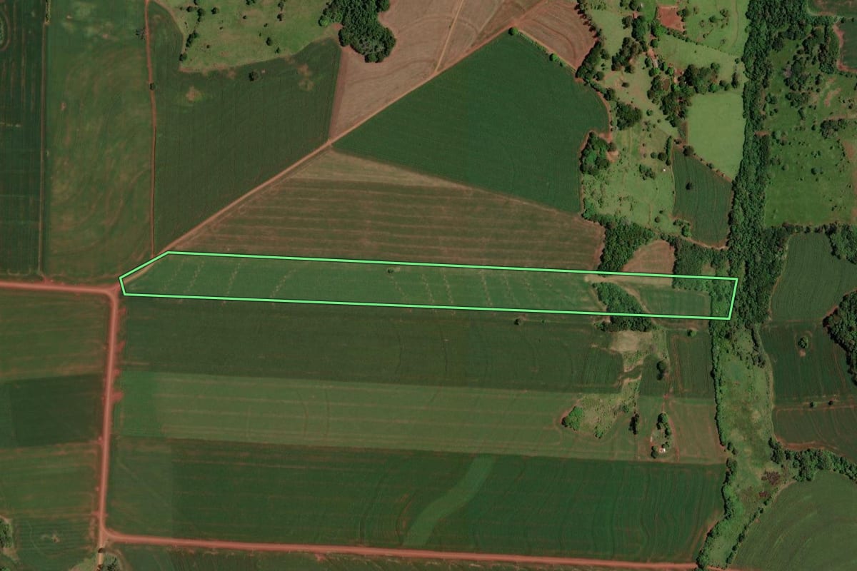 Imagem de satélite do imóvel rural em Assis Chateaubriand (PR), com o contorno declarado no CAR desenhado por cima.