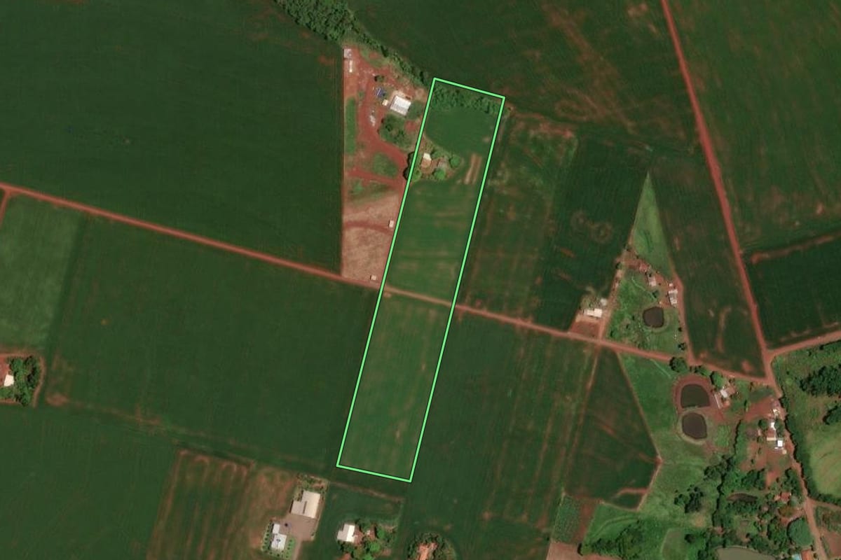 Imagem de satélite do imóvel rural em Assis Chateaubriand (PR), com o contorno declarado no CAR desenhado por cima.